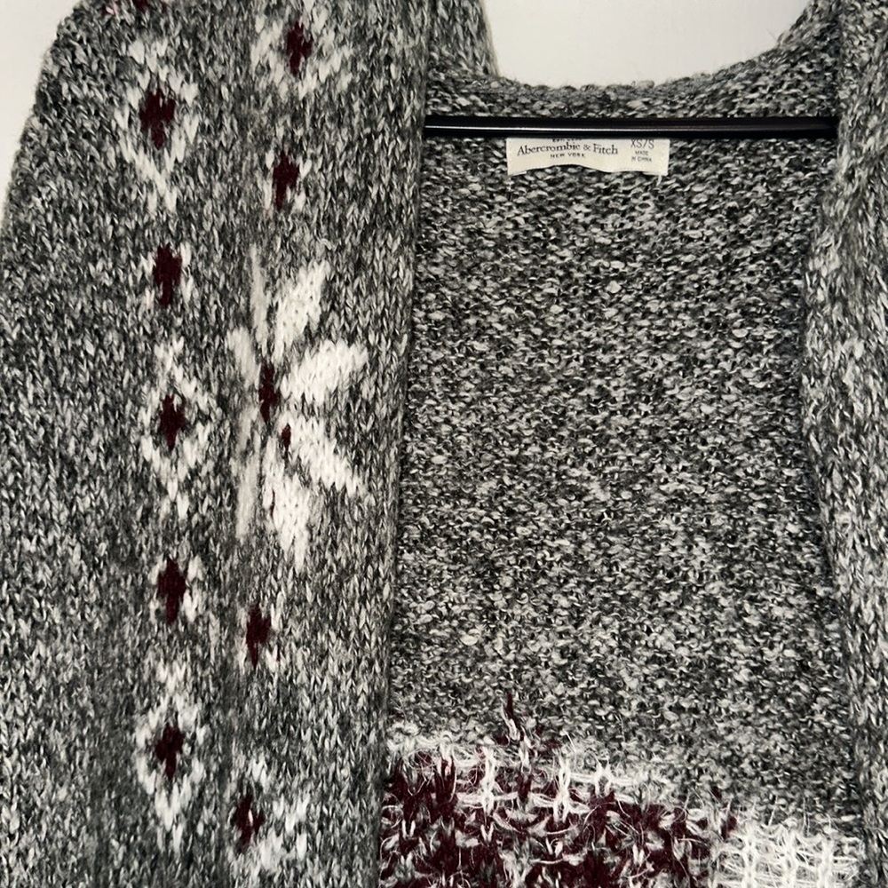 Abercrombie sweater - Picture 2 of 7